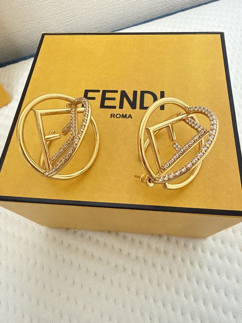 【Rinoさま専用】FENDI ゴールド フープピアス ラインストーン ロゴ