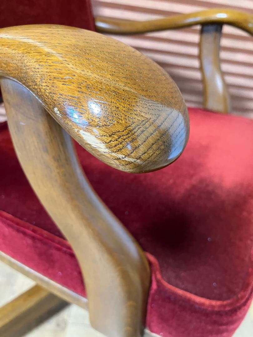 カリモク　コロニアルデスクチェアー　レッドモケット　アーム付き