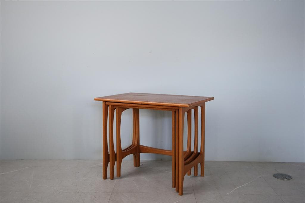 英国アンティーク木製ネストテーブル3台/収納式机/飾り棚/花台(92-85)