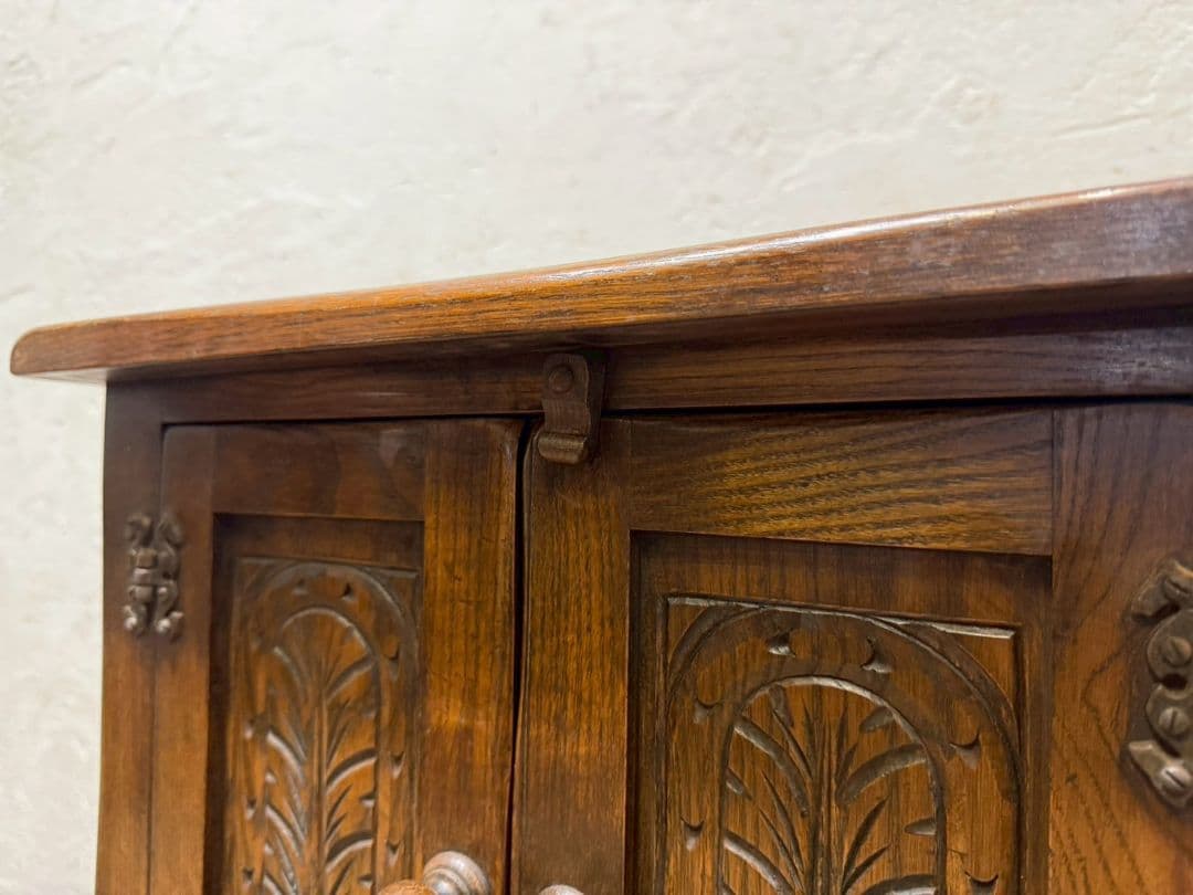 1150 クラシカルなデザインのチェスト　サイドテーブル　アンティーク調　洋家具