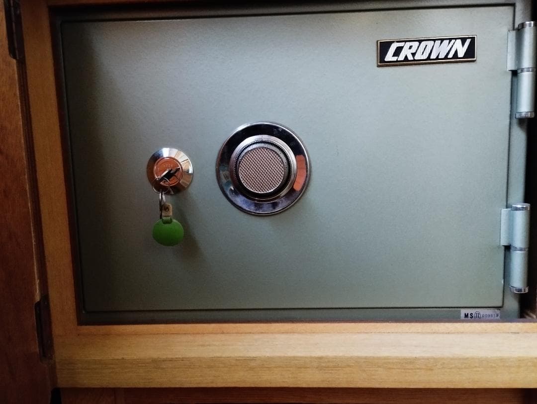 ダイヤル式 耐火金庫 クラウン 収納家具付