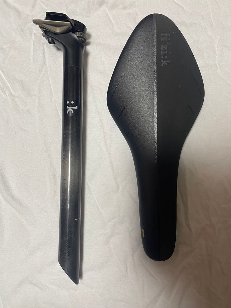 フィジーク　カーボンサドル　シートポスト　セット