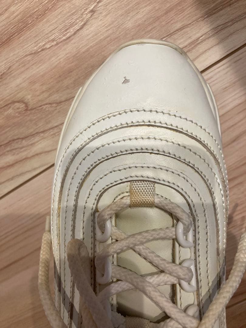 miu miu ホワイト スニーカー クリスタル装飾