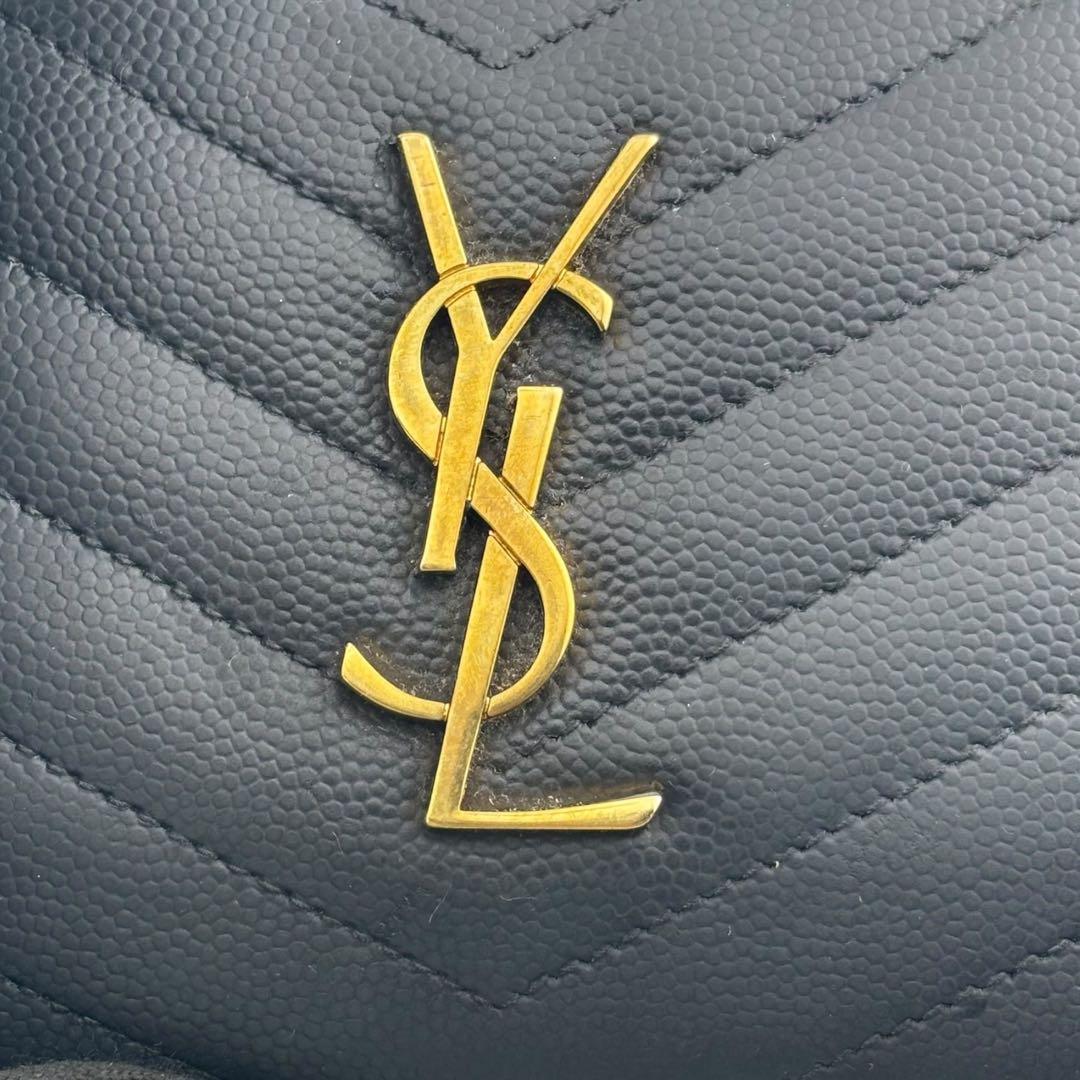 極美品 サンローラン 2つ折り財布 カサンドラ Vステッチ ロゴ金具 レザー 黒