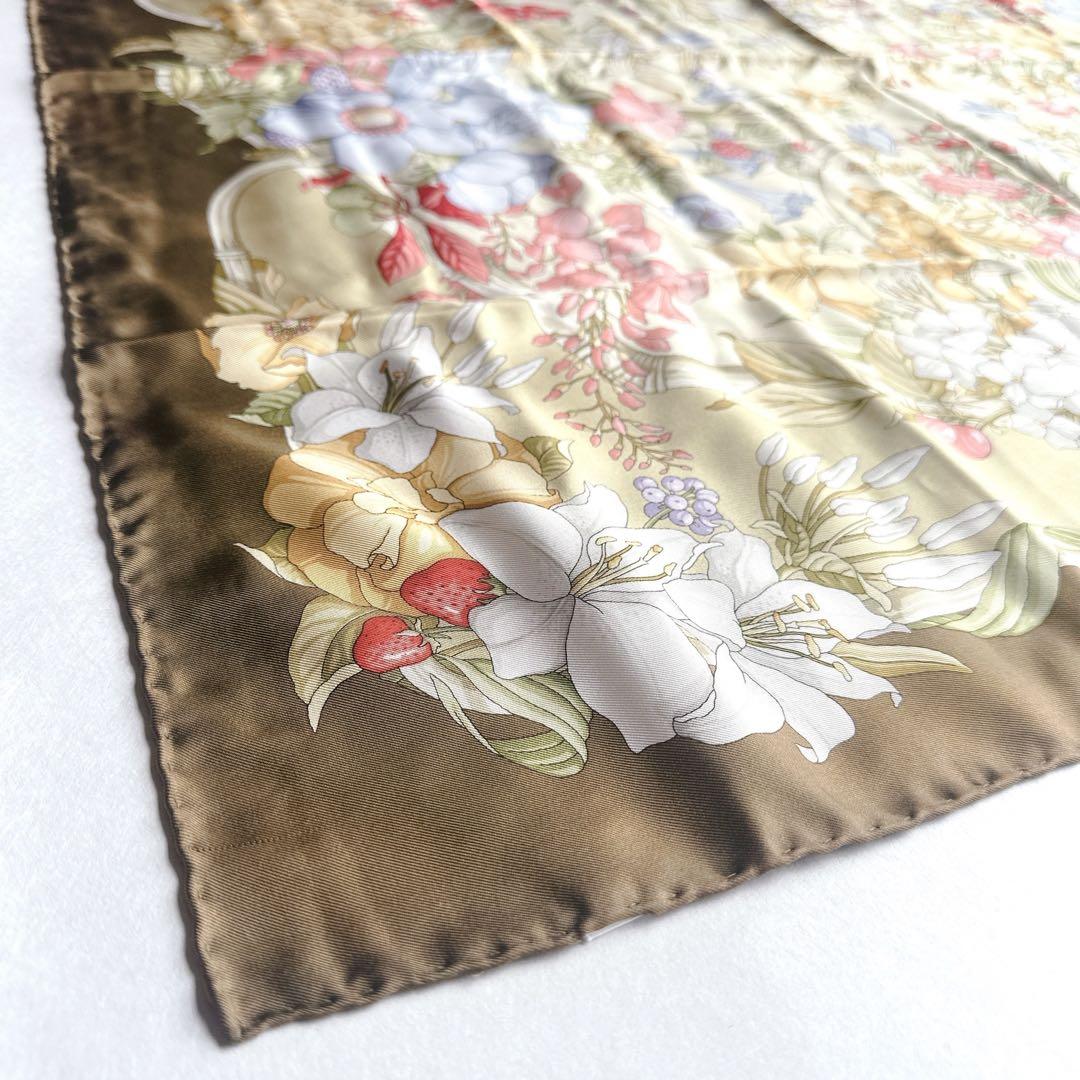 GUCCI グッチ シルクスカーフ 花柄 フラワー　ストール ショール