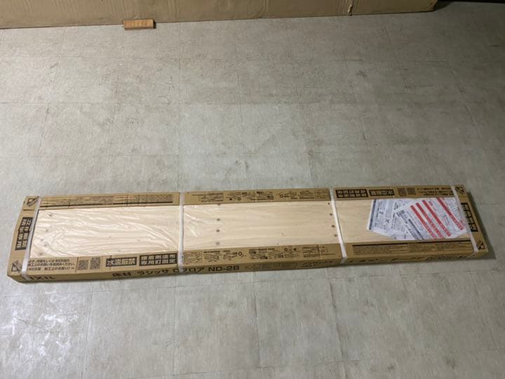 新品未使用になります。保管してあったので段ボールが破れていますが傷はありません。