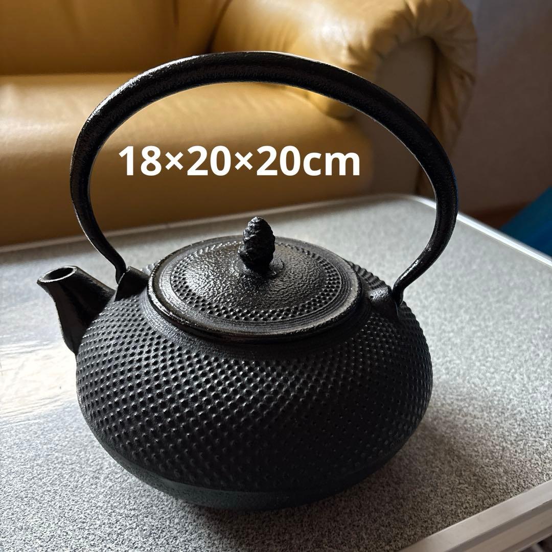 黒い点状模様の大きな鉄瓶、鉄器 18×20×20cm