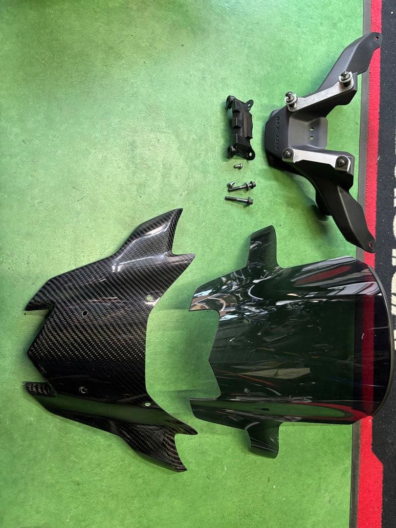 MT-09 才谷屋バイザースクリーンスモーク　カーボンプロテクターセット