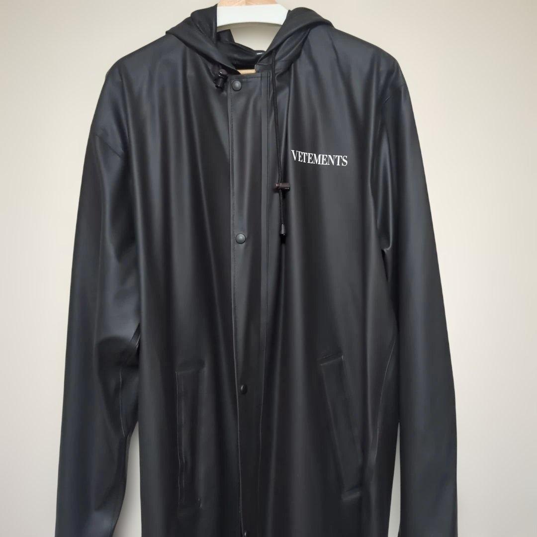 VETEMENTS ブラック レインコート