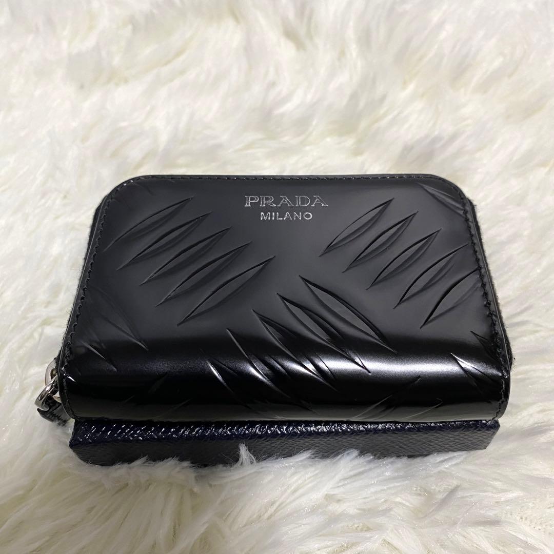 極美品✨PRADA ケース ブラッシュドレザー 黒 ロゴ箔押し 現行近