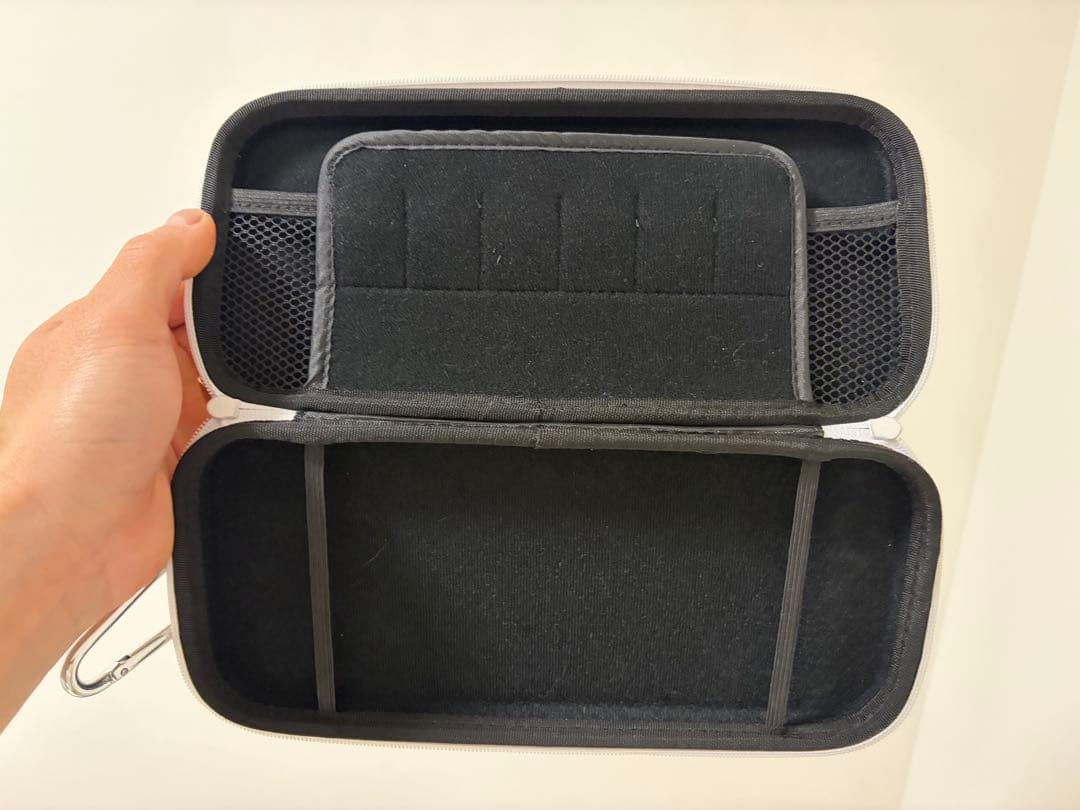 ア*ン様 NINTENDO SWITCH 本体 付属品 ケース付き　液晶保護シー