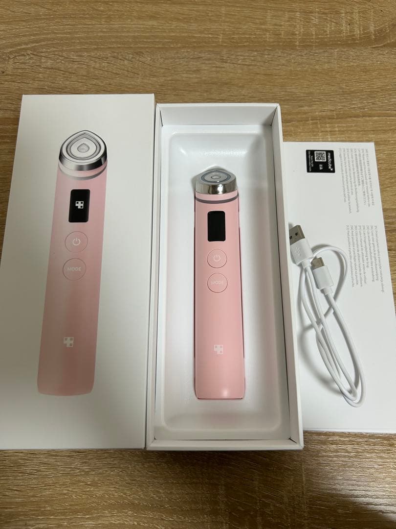 メディキューブ　美顔器　ブースタープロ　ピンク