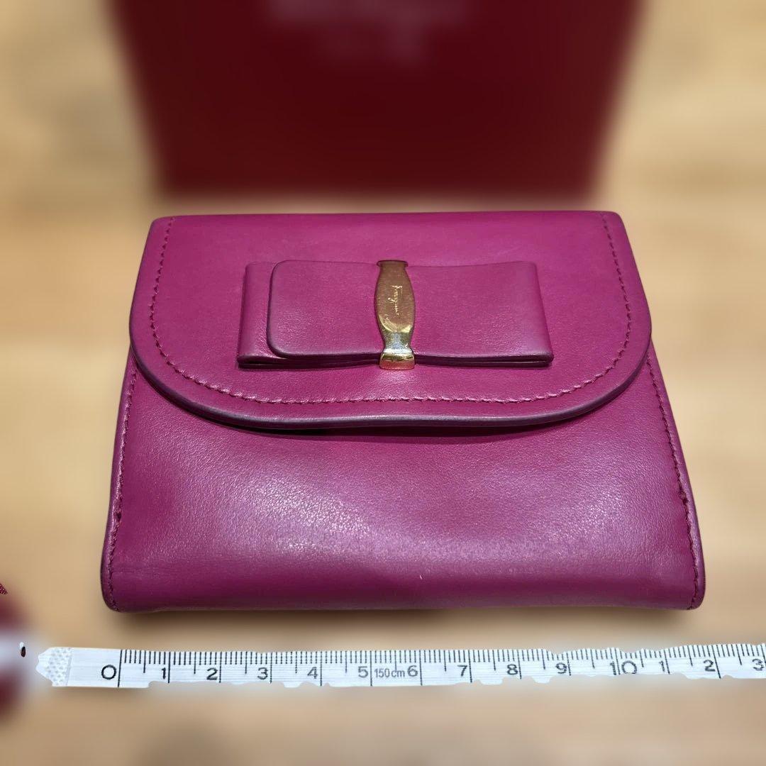 フェラガモ／二つ折り財布