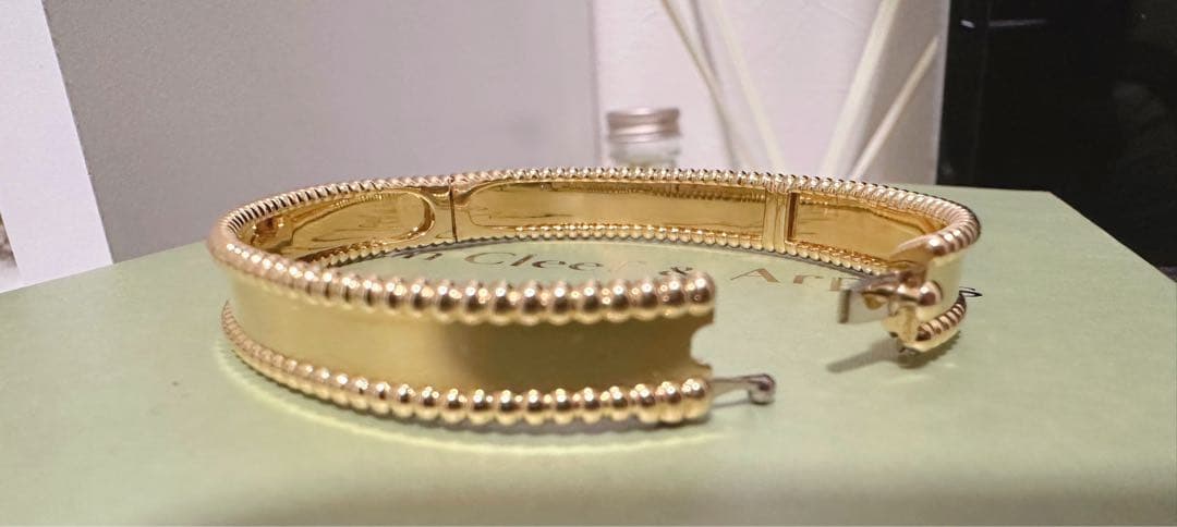 Van Cleef & Arpels ペルレシニアチュールブレスレット 18K