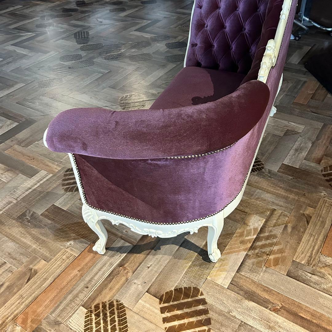 ヴィクトリアンスタイル 紫色ソファ
