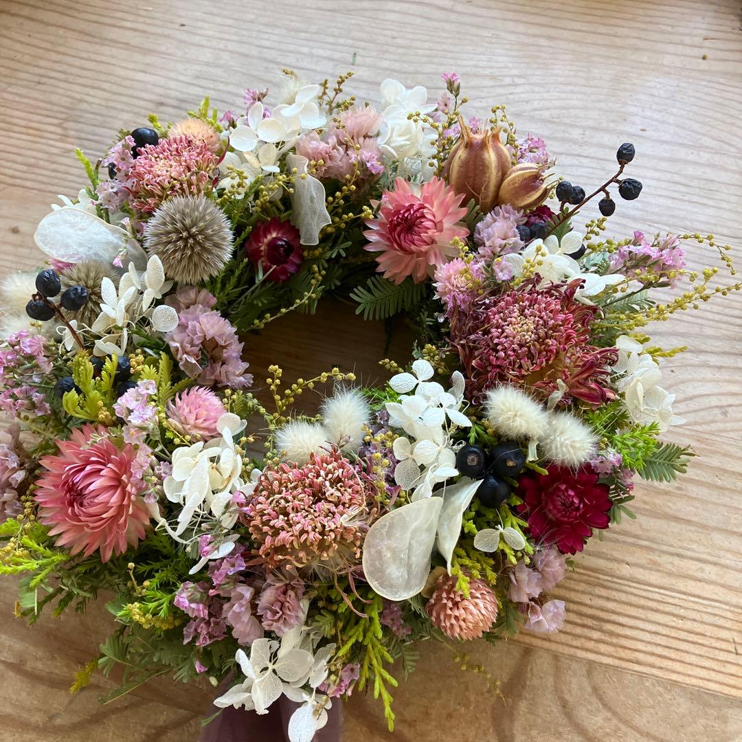 感謝価格！オーレアミモザの蕾とピンクのお花のリース　ひな祭り　春　紫陽花