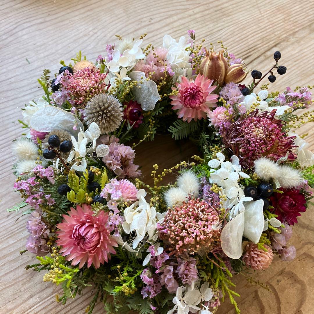 感謝価格！オーレアミモザの蕾とピンクのお花のリース　ひな祭り　春　紫陽花