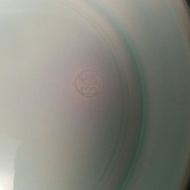 快山作　高台皿　青白　菊花