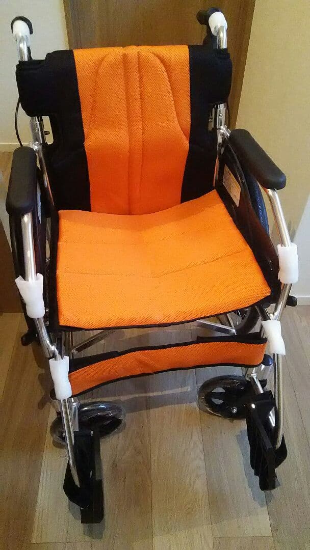 介護  美品 車椅子(大きめサイズ)  カラー:オレンジ