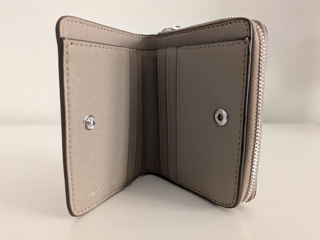 《新品・未使用》TORY BURCHトリーバーチ　財布　 2つ折り財布