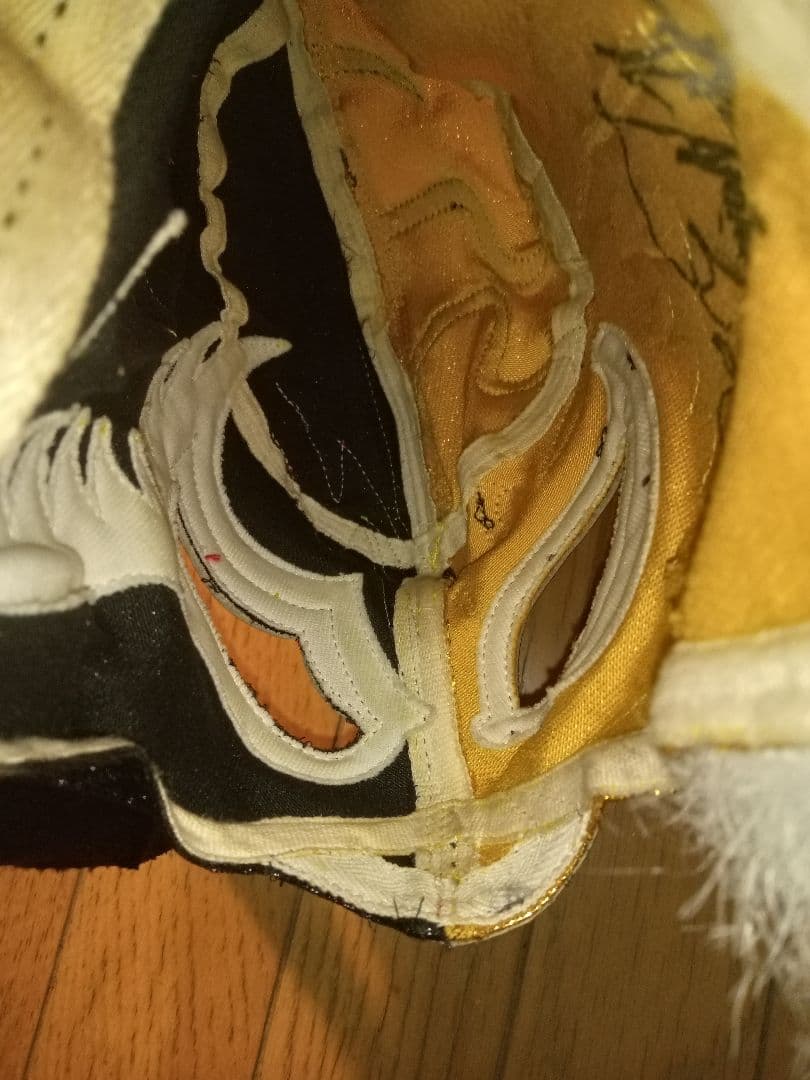 即決！ウルティモドラゴン&タイガーマスク ハーフ サイン入りプロレスマスク