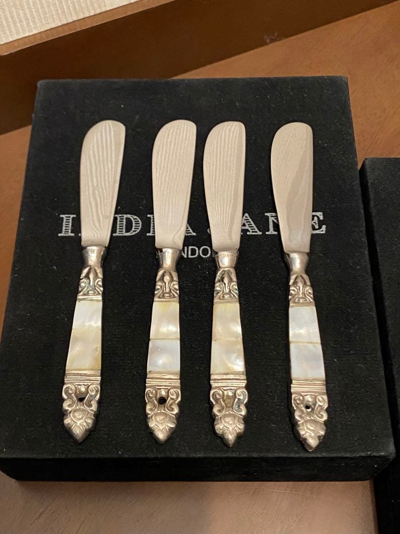 英国　ティーナイフ&ティーフォーク　アンティーク、箱入り　白蝶貝