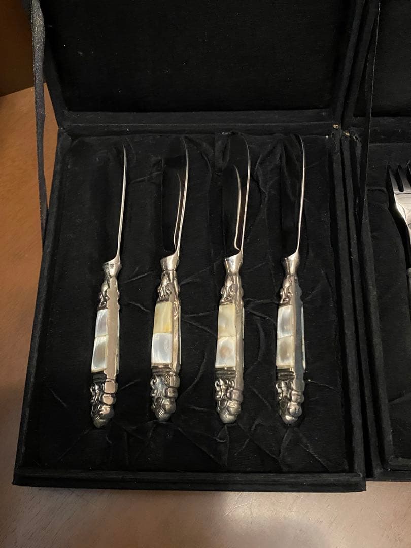 英国　ティーナイフ&ティーフォーク　アンティーク、箱入り　白蝶貝