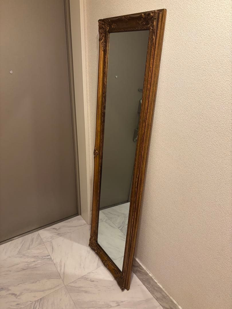 装飾的なゴールドフレーム　アンティーク調　スタンドミラー