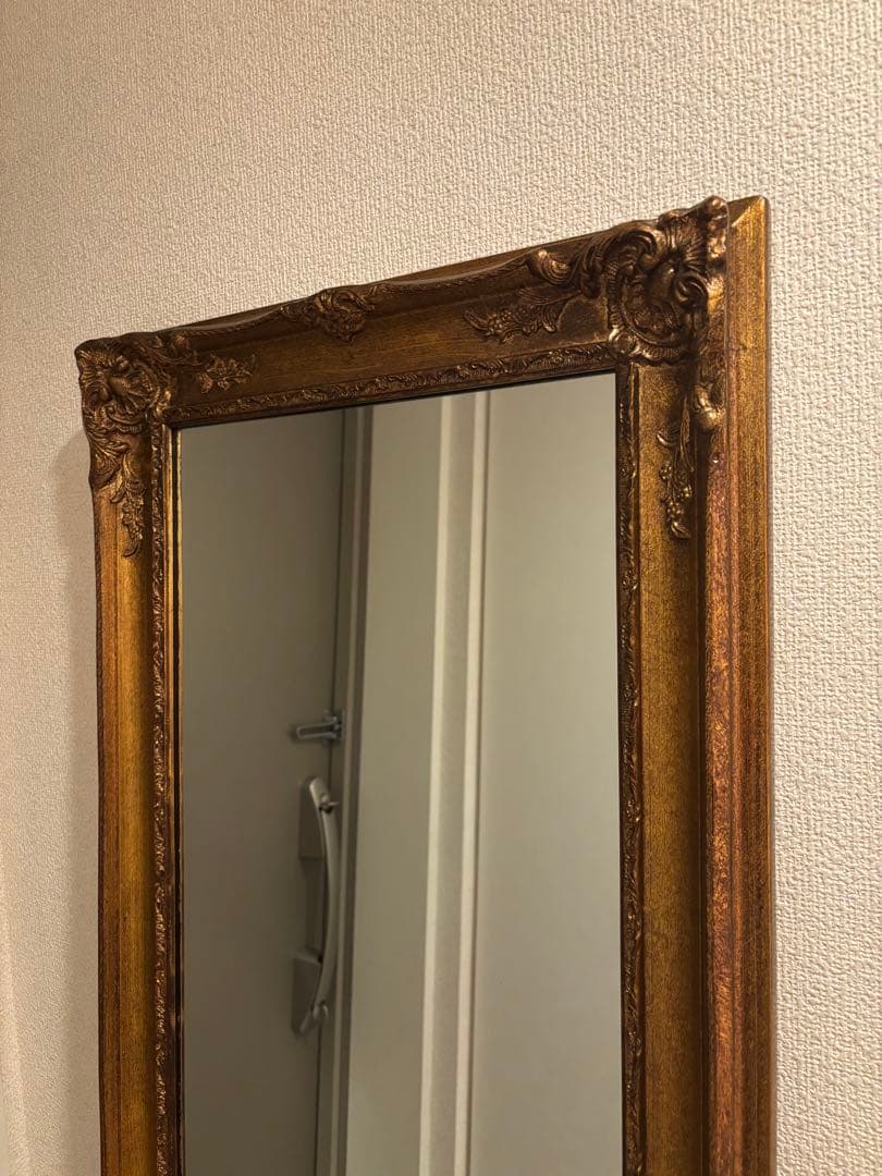 装飾的なゴールドフレーム　アンティーク調　スタンドミラー