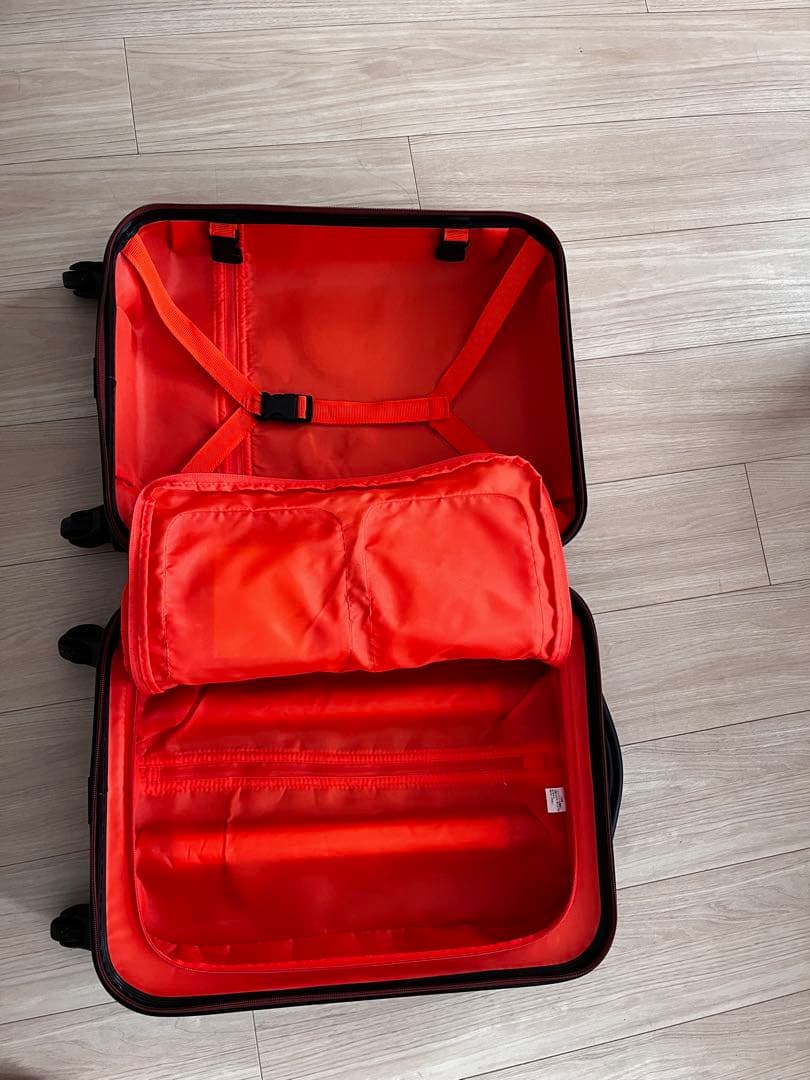 ツモリチサト　キャリーケース　猫エンボス　えんじ色