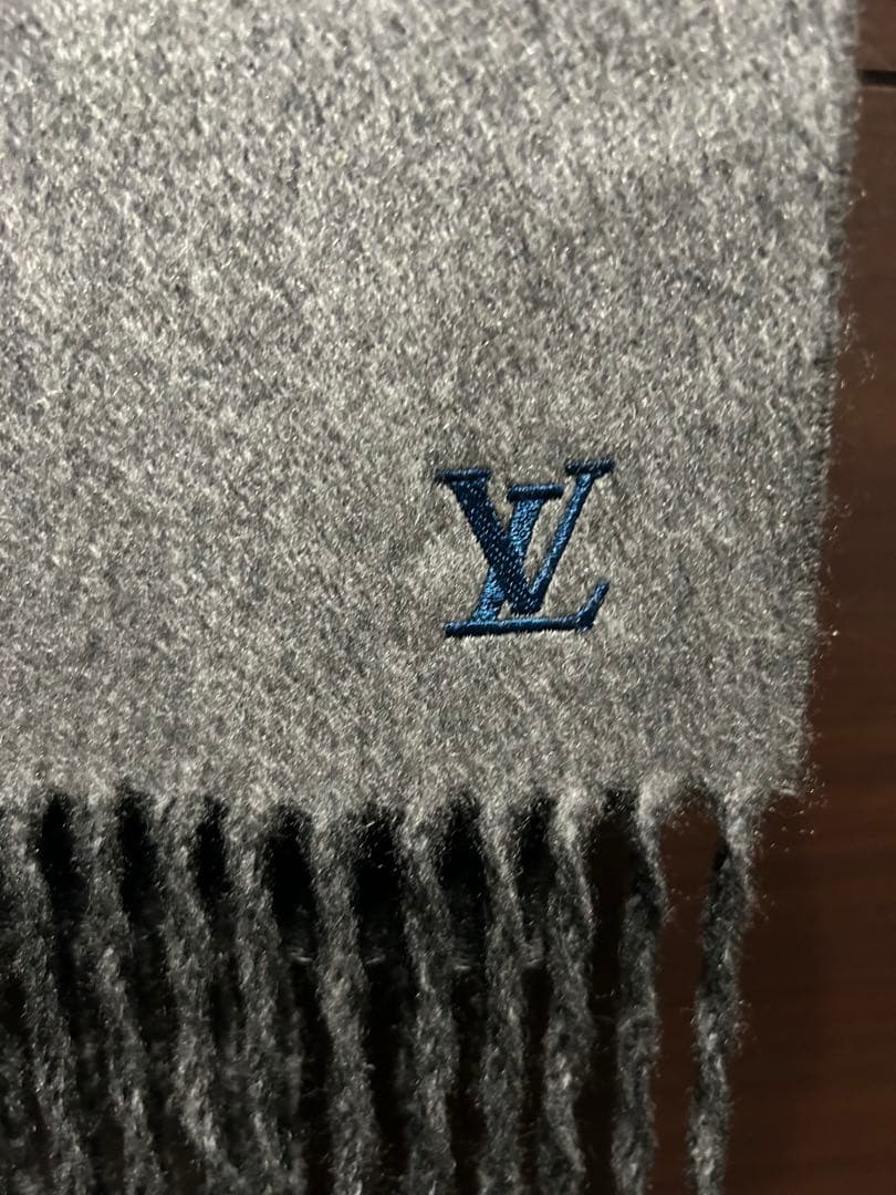 Louis Vuitton グレー ストライプ マフラー