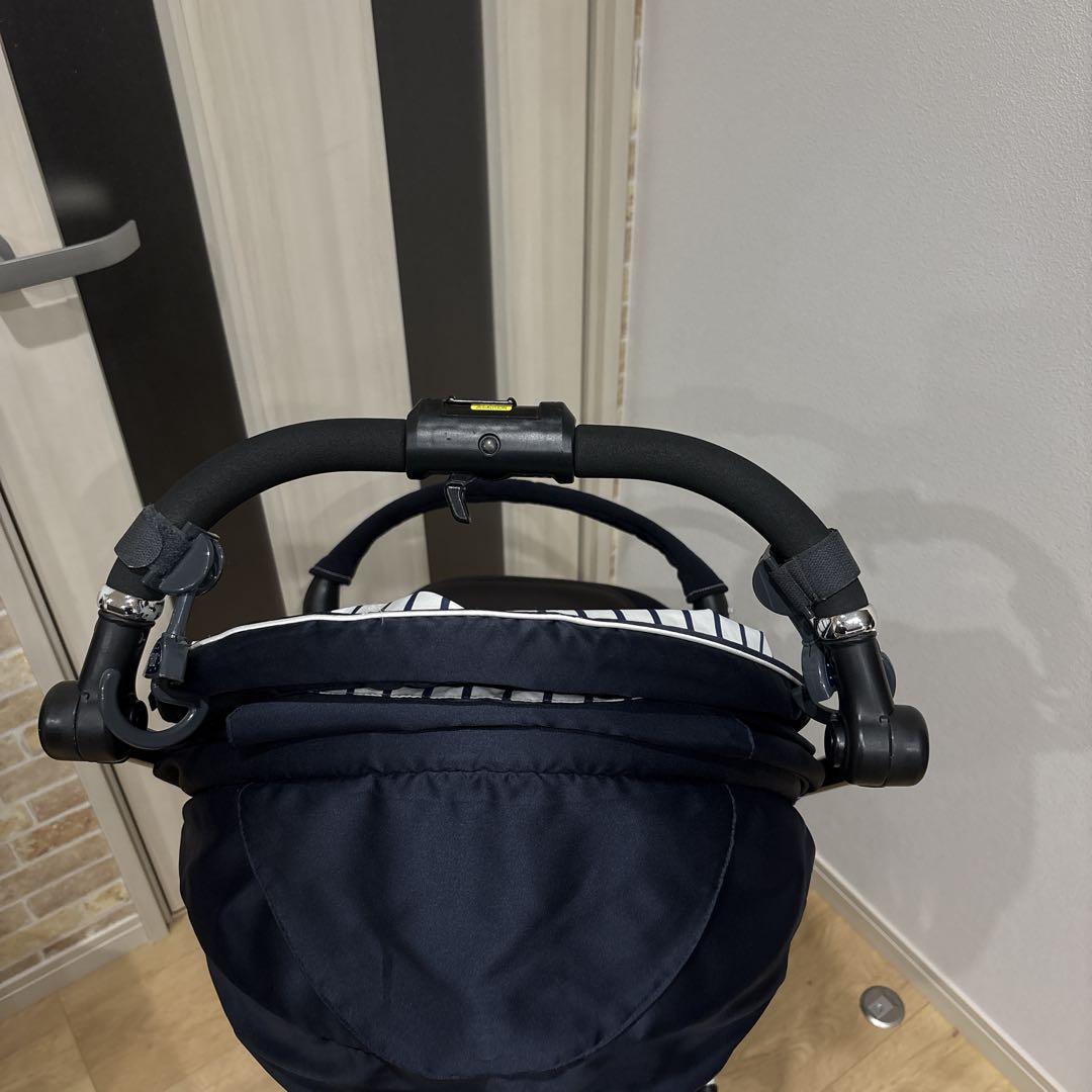 Combi ベビーカー　メチャカルハンディ　オート4キャス　コンパクト