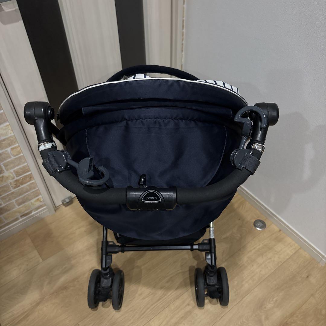 Combi ベビーカー　メチャカルハンディ　オート4キャス　コンパクト