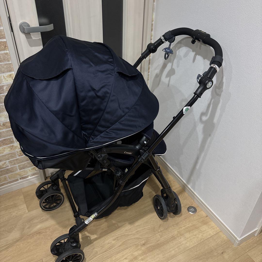 Combi ベビーカー　メチャカルハンディ　オート4キャス　コンパクト