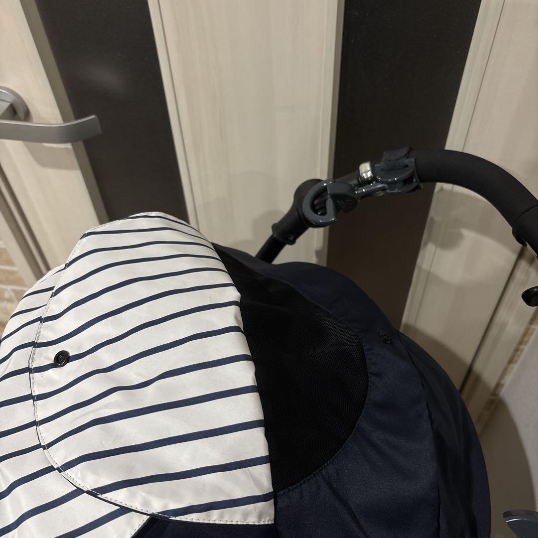 Combi ベビーカー　メチャカルハンディ　オート4キャス　コンパクト