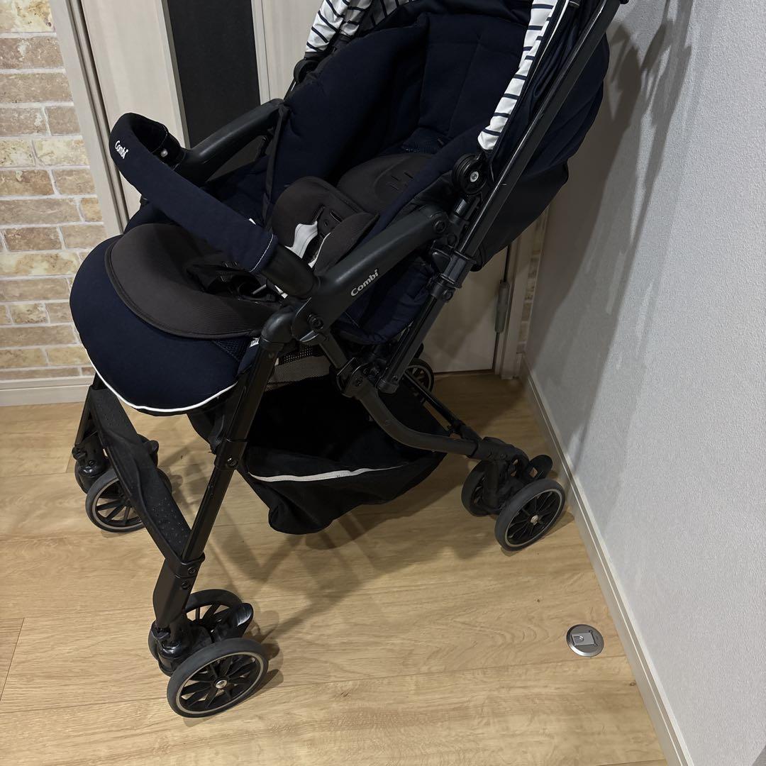 Combi ベビーカー　メチャカルハンディ　オート4キャス　コンパクト