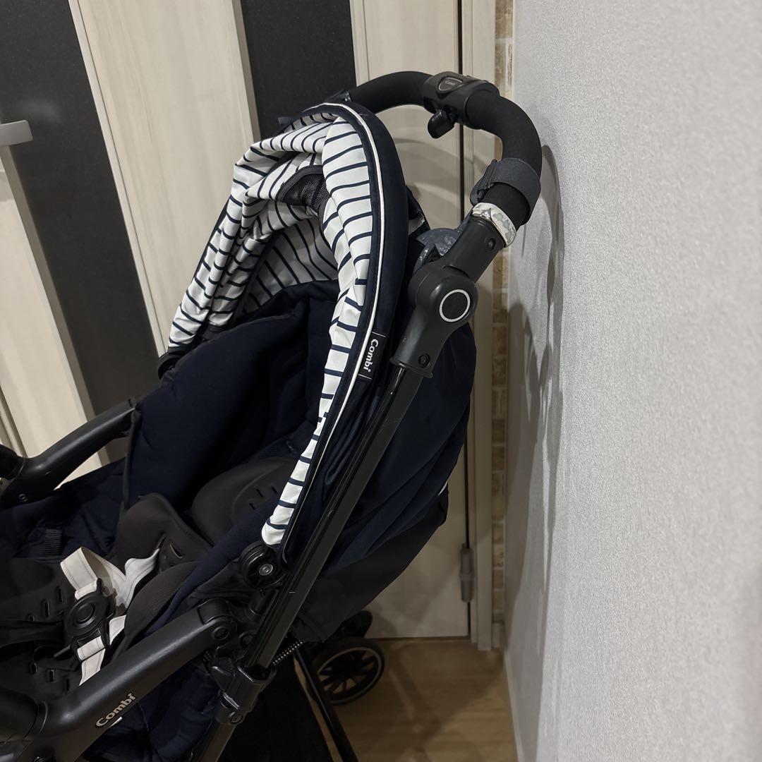 Combi ベビーカー　メチャカルハンディ　オート4キャス　コンパクト