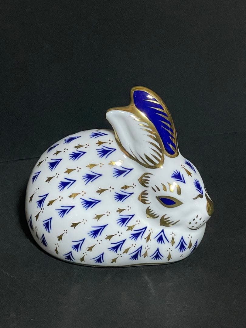 ロイヤルクラウンダービー　金彩うさぎ　フィギュリン　ペーパーウェイト　置物