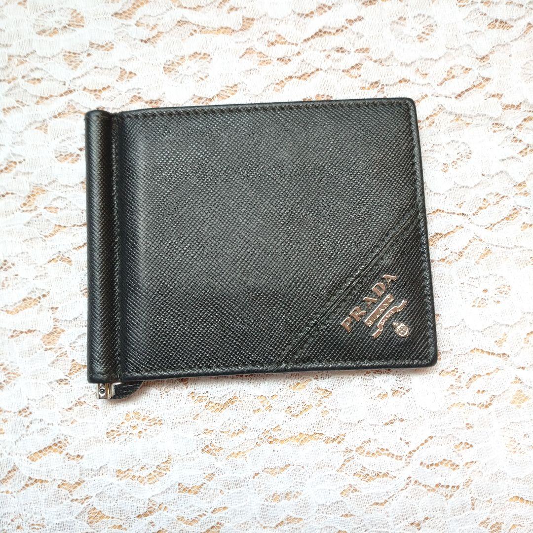 プラダ マネークリップ 三角ロゴ カード入れ サフィアーノレザー 黒