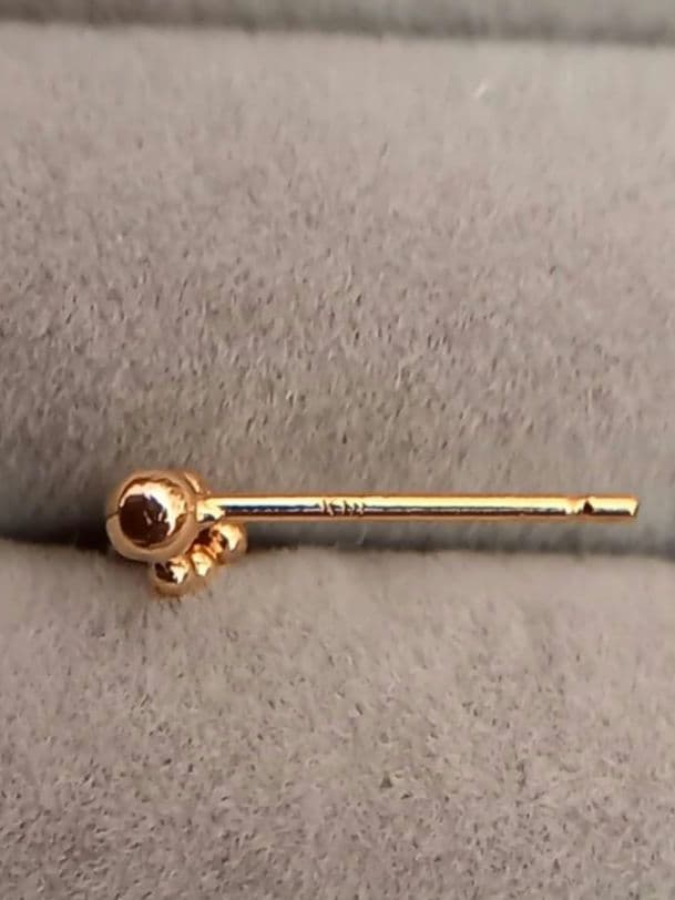 【本日限定値下げ】K18　ピアス　ボールピアス　人形　両耳