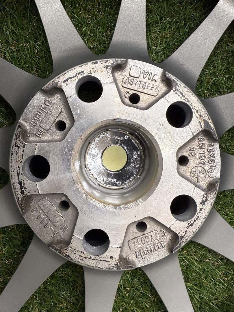 アルファード30 スタッドレスタイヤセット　215/65 R16 インセット38