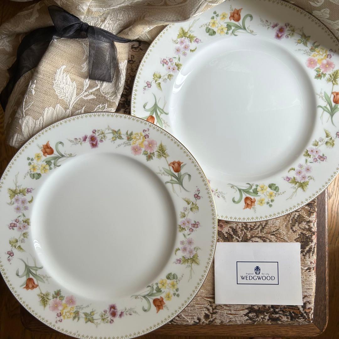 英国製  mirabelle 可憐なお花と金彩のプレート大