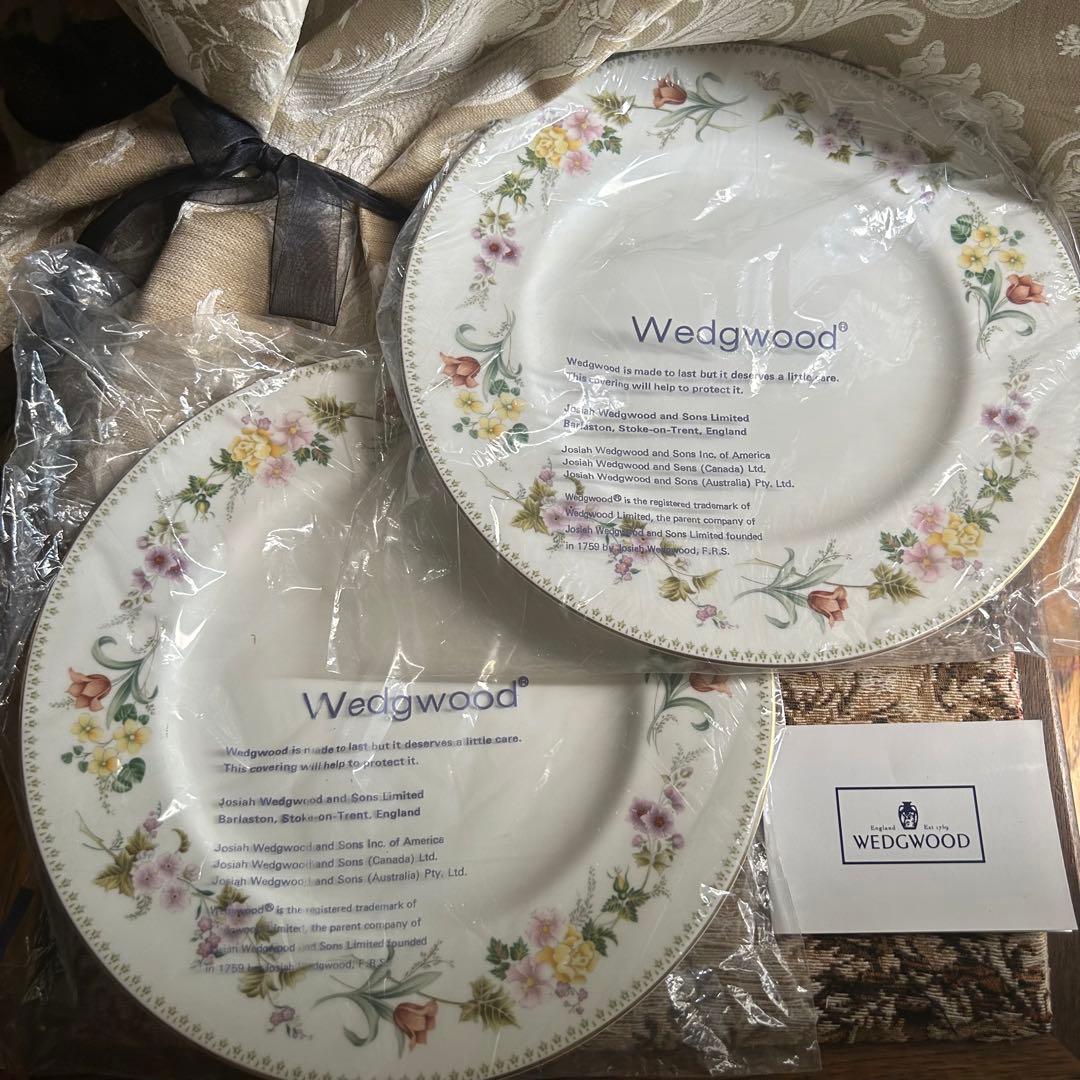 英国製  mirabelle 可憐なお花と金彩のプレート大