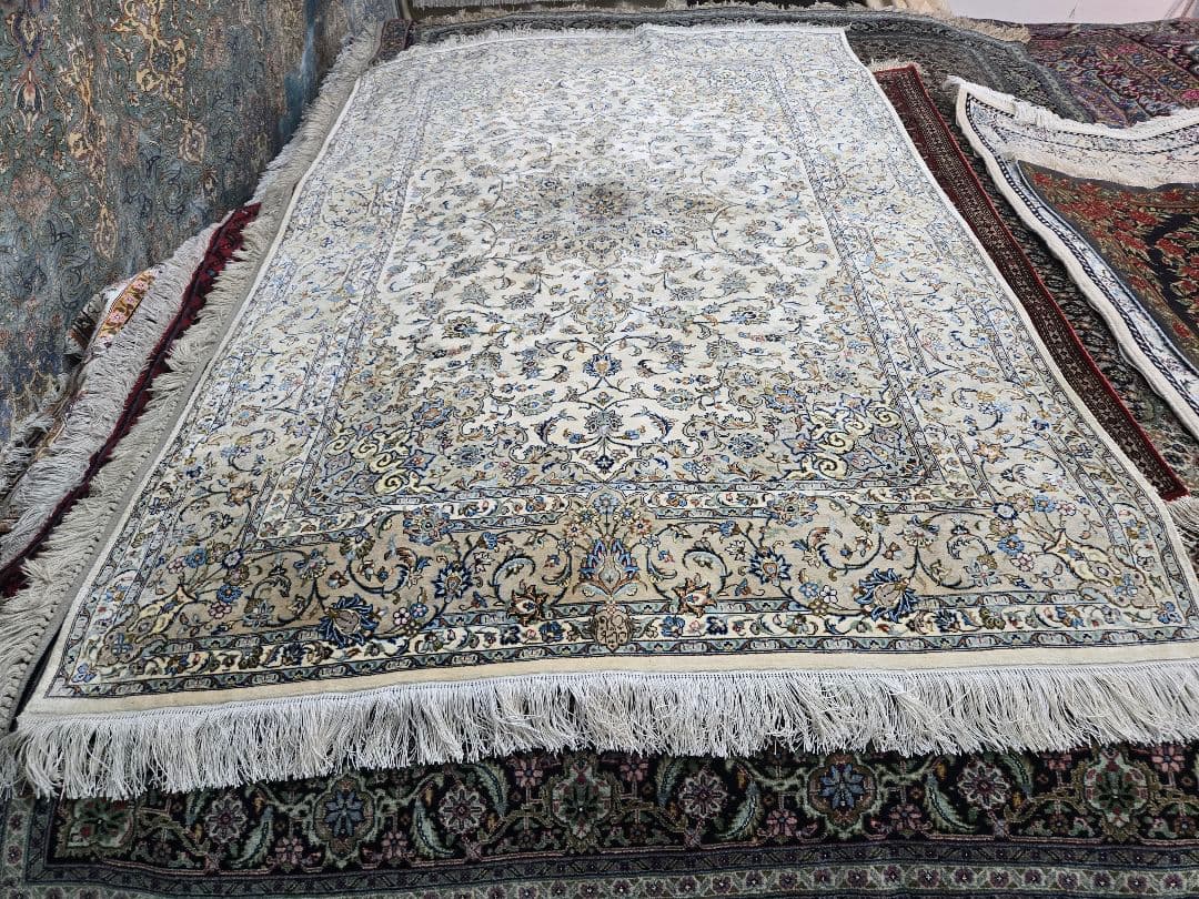 ペルシャ絨毯本物保証100%手織素材天然シルクfallah工房花柄157×106