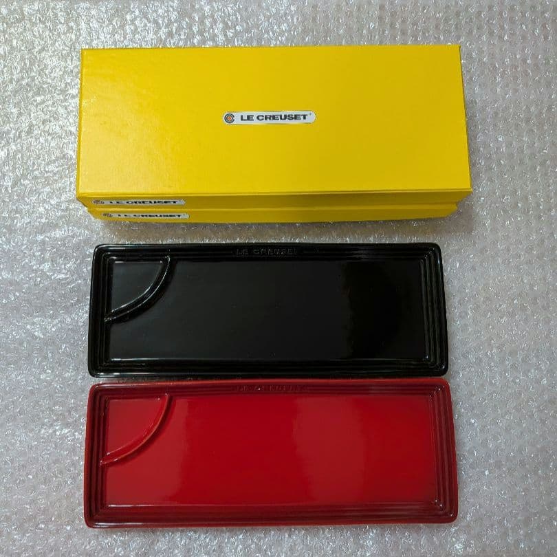 LE CREUSET ル・クルーゼ　サカナプレート　チェリーレッド　ブラック