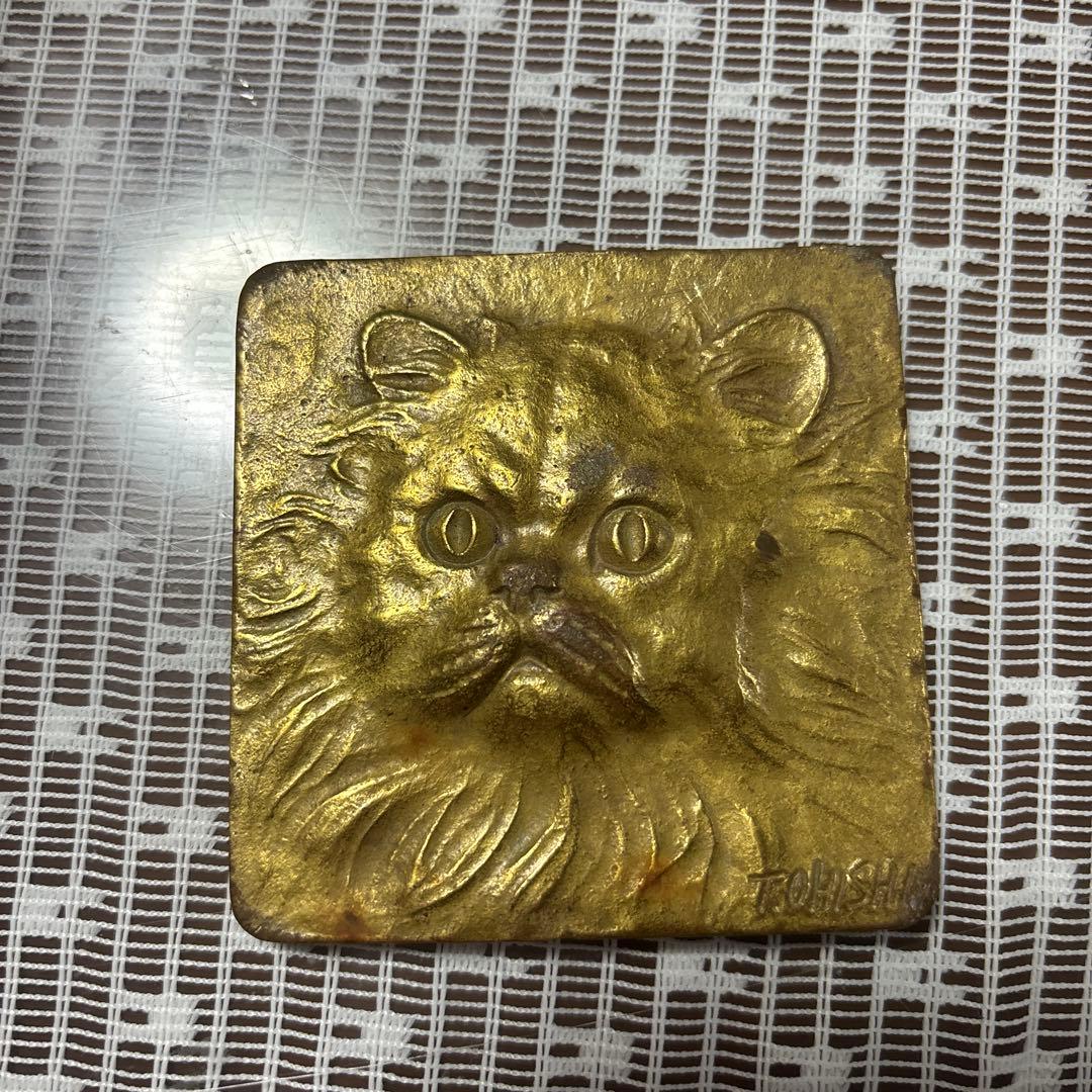 TOHISHI猫の顔 浮き彫り 金属製