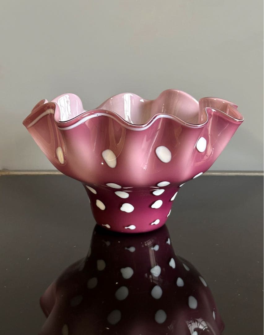ミッドセンチュリー　フリル花瓶　ドット柄フラワーベース　水玉　レトロポップ
