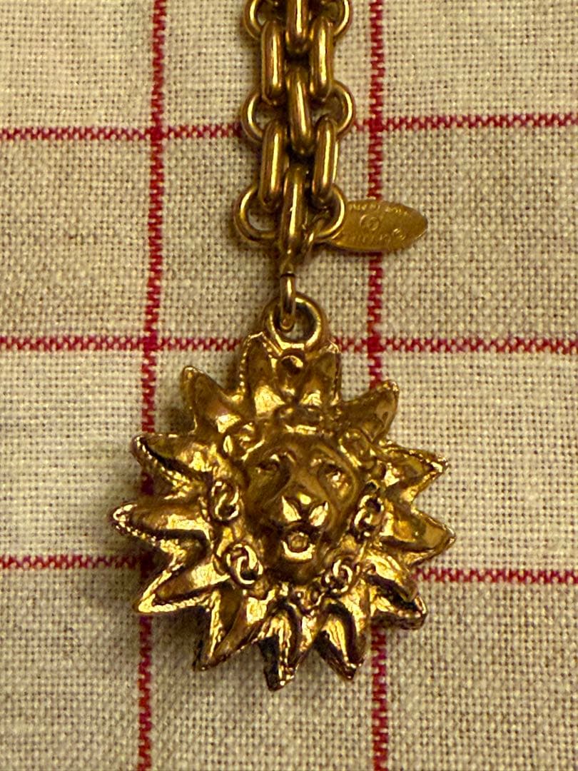 CHANELライオンデザイン キーホルダー