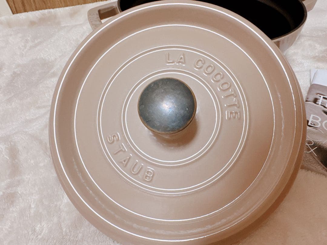 【美品】優しいリネンカラー×使い勝手抜群20cm◎ストウブココットラウンド20