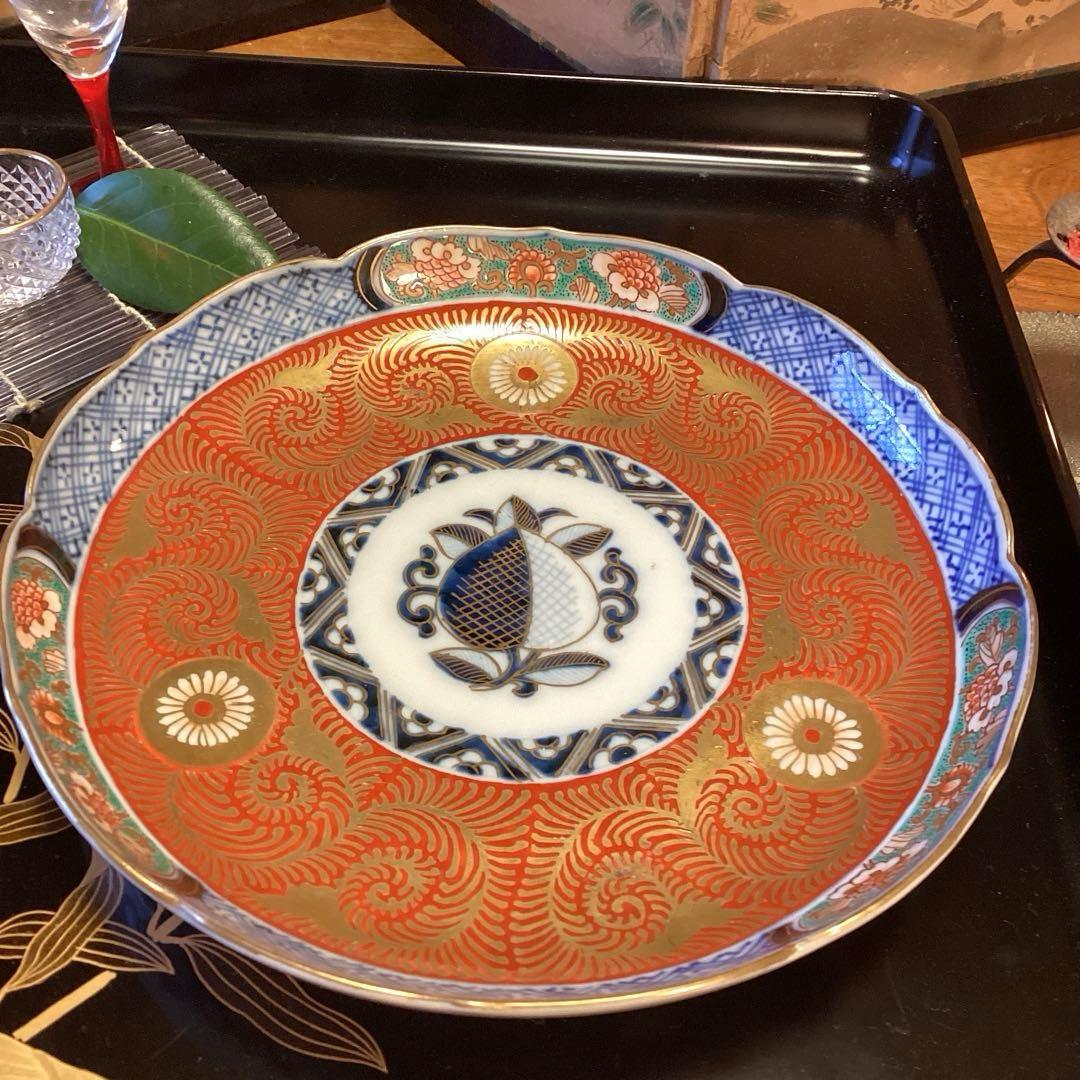 A919 古伊万里　金襴手　見込桃　赤絵　金花唐草　綾花型　7寸　５枚